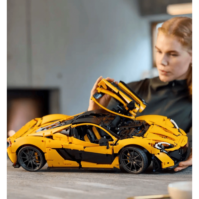 Конструктор LEGO Technic McLaren P1